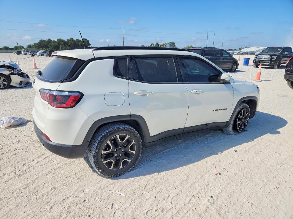Photo 3 from auction – 2019 JEEP COMPASS with VIN 3C4NJDAB4KT703410