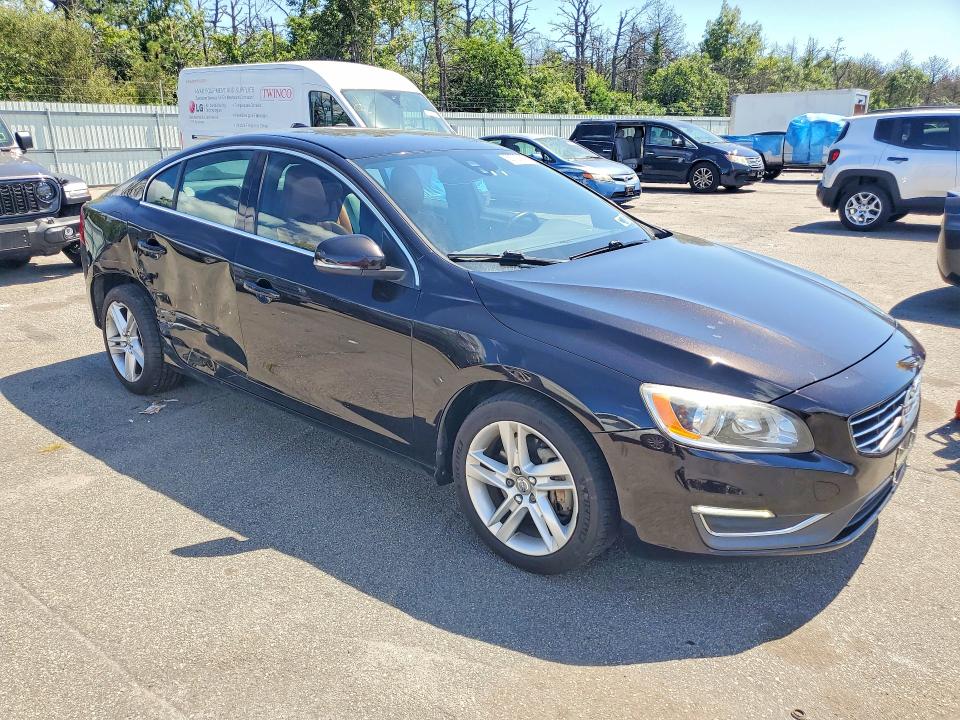 Foto 4 de la subasta – 2015 VOLVO S60 con VIN YV1612TK5F2356435