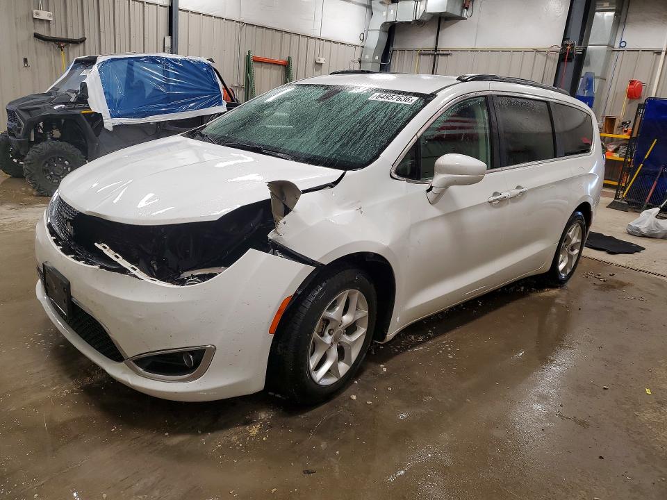 CHRYSLER PACIFICA 2018 with VIN 2C4RC1FG1JR183120 - Photo from auction