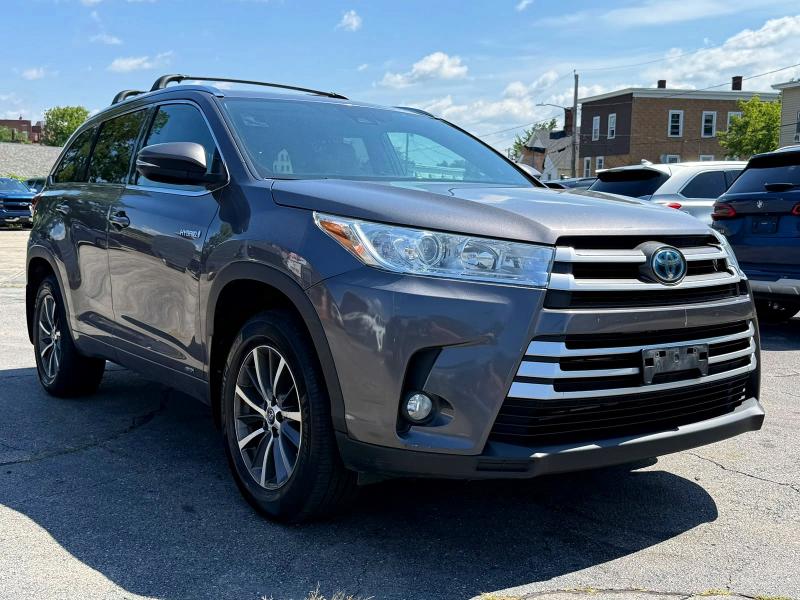 Photo 4 from auction – 2018 TOYOTA HIGHLANDER HYBRID with VIN 5TDJGRFH7JS045355