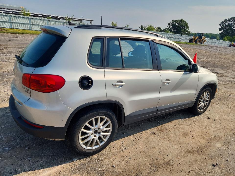 Photo 3 from auction – 2015 VOLKSWAGEN TIGUAN with VIN WVGBV7AX7FW520387
