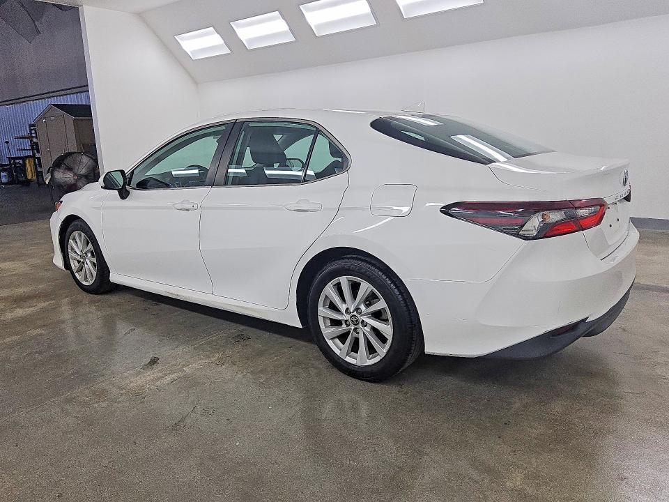 Photo 2 from auction – 2022 TOYOTA CAMRY with VIN 4T1C11AK6NU017204
