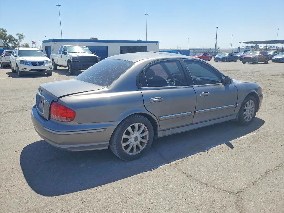 Photo 3 from auction – 2004 HYUNDAI SONATA with VIN KMHWF35H54A938970