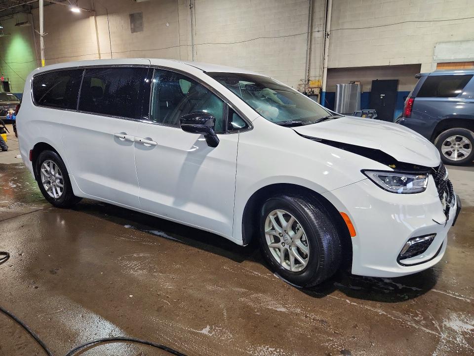Photo 4 from auction – 2026 CHRYSLER PACIFICA with VIN 2C4RC1BG2TR204341