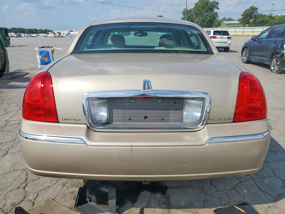 Photo 6 from auction – 2008 LINCOLN TOWN CAR with VIN 2LNHM82V28X659964