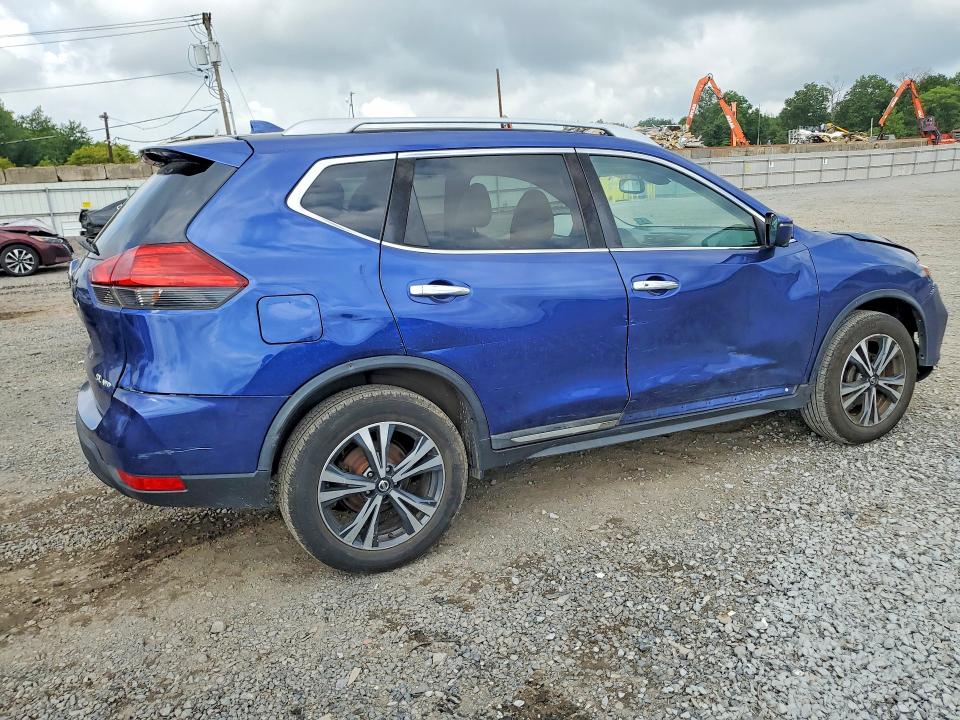 Photo 3 from auction – 2017 NISSAN ROGUE with VIN 5N1AT2MVXHC733837