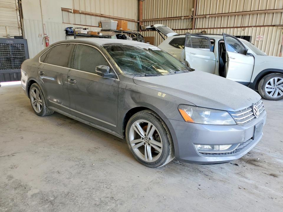 Zdjęcie 4 z aukcji – 2014 VOLKSWAGEN PASSAT z VIN 1VWCN7A34EC045378