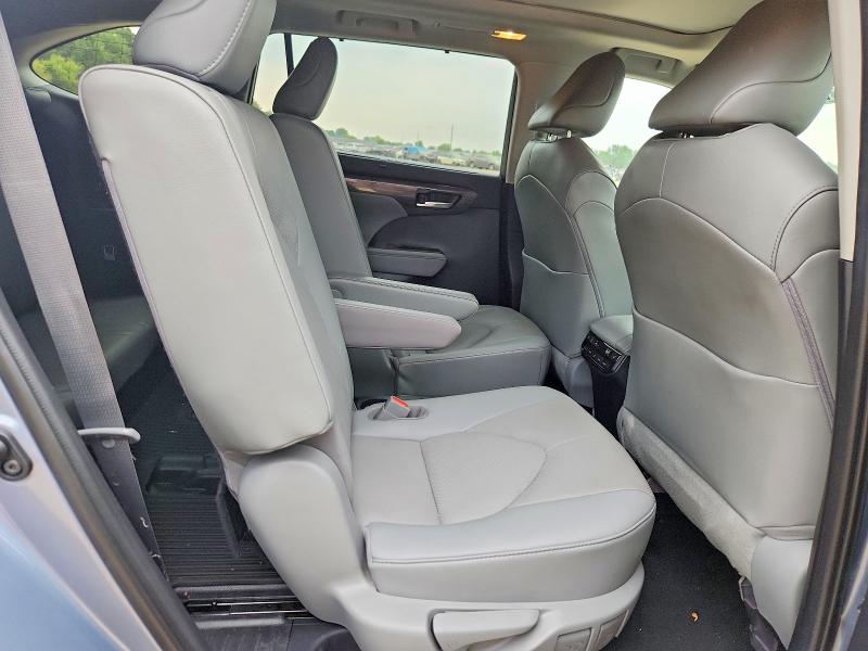 Photo 11 from auction – 2022 TOYOTA HIGHLANDER with VIN 5TDFZRBH3NS163317