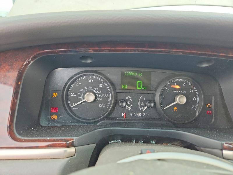 Photo 9 from auction – 2006 LINCOLN TOWN CAR with VIN 1LNHM82W66Y604164