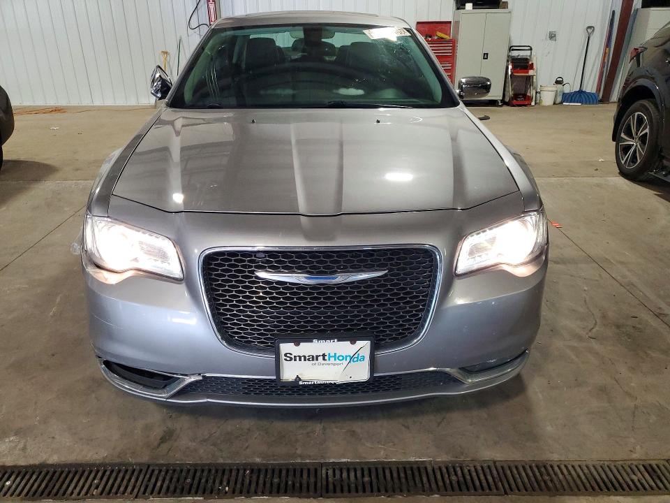 Photo 5 from auction – 2017 CHRYSLER 300C with VIN 2C3CCAKG8HH566794