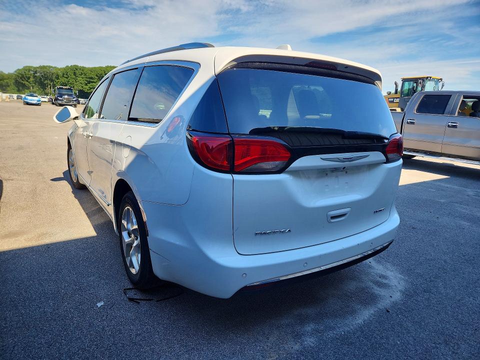 Photo 2 from auction – 2020 CHRYSLER PACIFICA with VIN 2C4RC1GG8LR276010