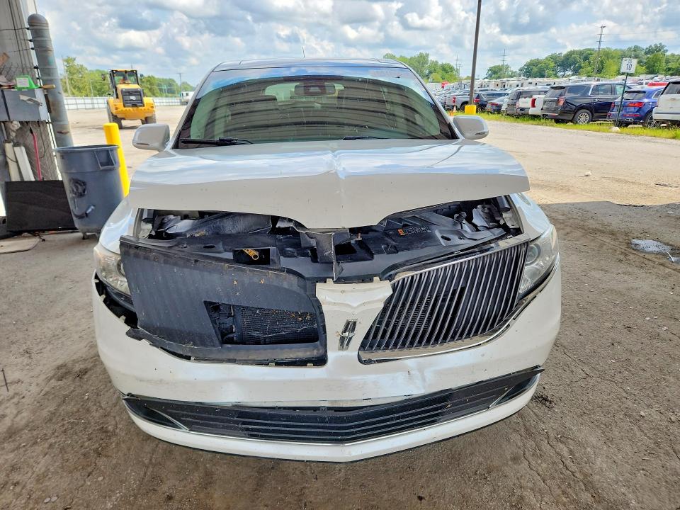 Photo 5 from auction – 2015 LINCOLN MKT with VIN 2LMHJ5AT4FBL03652