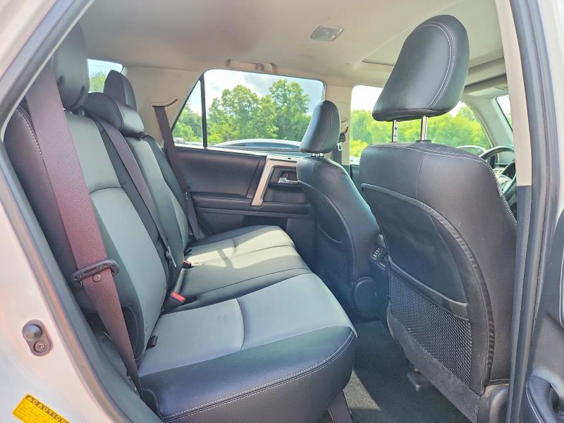Photo 11 from auction – 2016 TOYOTA 4RUNNER with VIN JTEBU5JR4G5388396