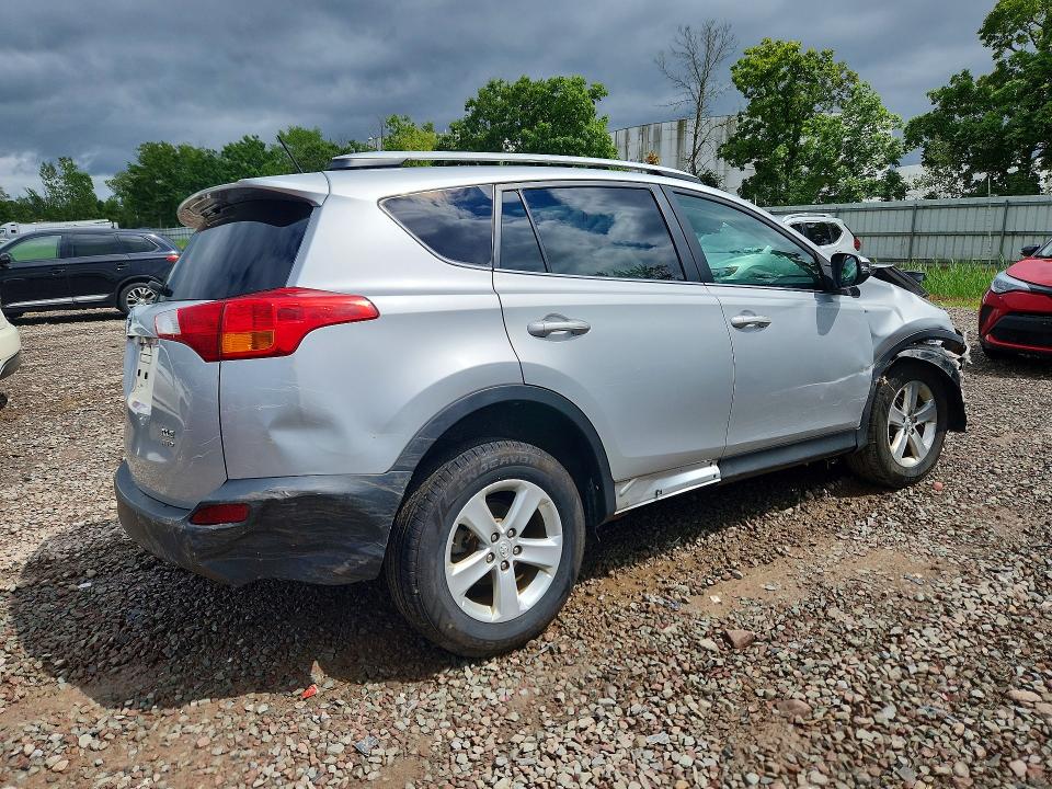 Photo 3 from auction – 2014 TOYOTA RAV4 with VIN 2T3RFREV8EW132800