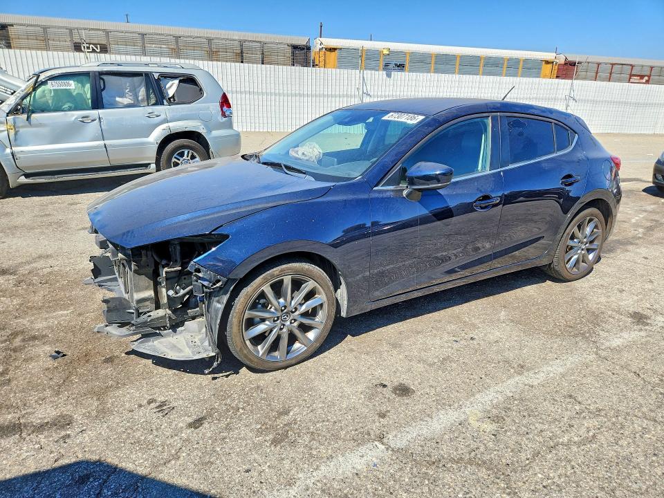 MAZDA 3 2018 с VIN 3MZBN1L34JM198678 - Снимка от търг
