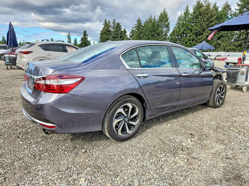 Photo 3 from auction – 2017 HONDA ACCORD with VIN 1HGCR2F80HA235260