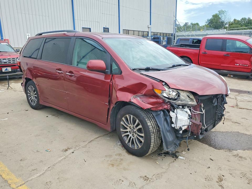 Photo 4 from auction – 2018 TOYOTA SIENNA with VIN 5TDYZ3DC8JS934193