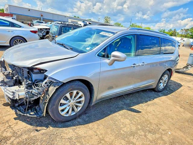 CHRYSLER PACIFICA 2019 with VIN 2C4RC1BG0KR681302 - Photo from auction