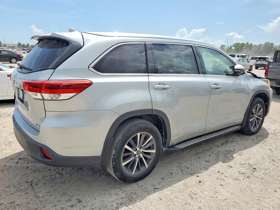 Photo 3 from auction – 2018 TOYOTA HIGHLANDER with VIN 5TDKZRFH2JS538097