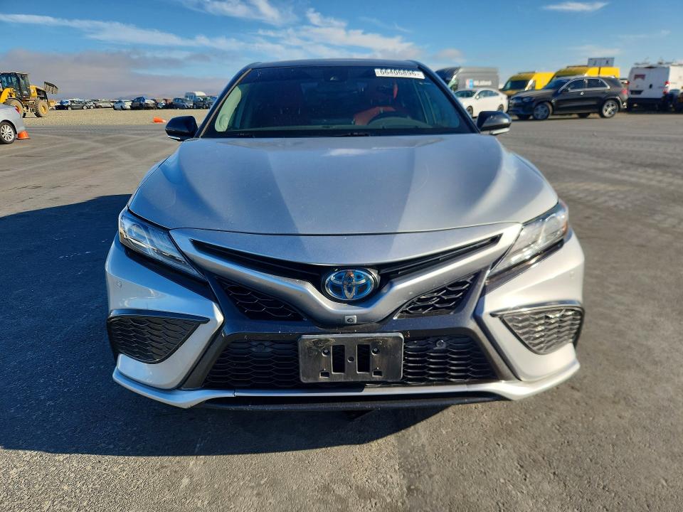 Photo 5 from auction – 2021 TOYOTA CAMRY with VIN 4T1K31AK3MU020002