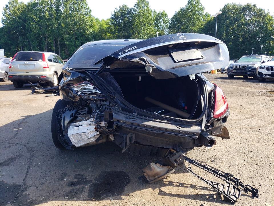 Photo 6 from auction – 2017 MERCEDES-BENZ E with VIN WDDZF4KB1HA032799