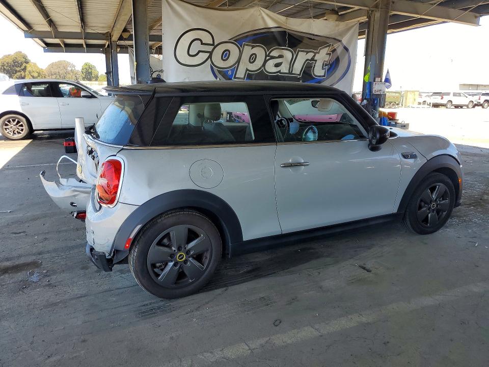Photo 3 from auction – 2022 MINI COOPER with VIN WMW13DJ07N2R94396