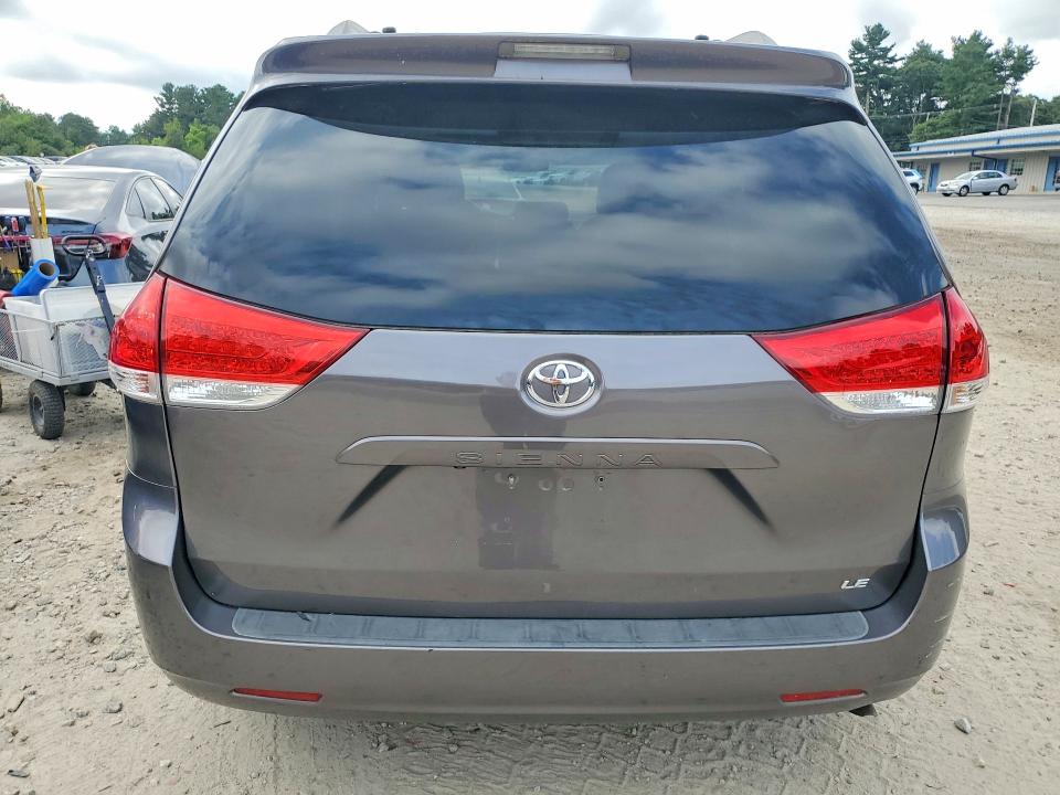 Photo 6 from auction – 2011 TOYOTA SIENNA with VIN 5TDKK3DCXBS115455