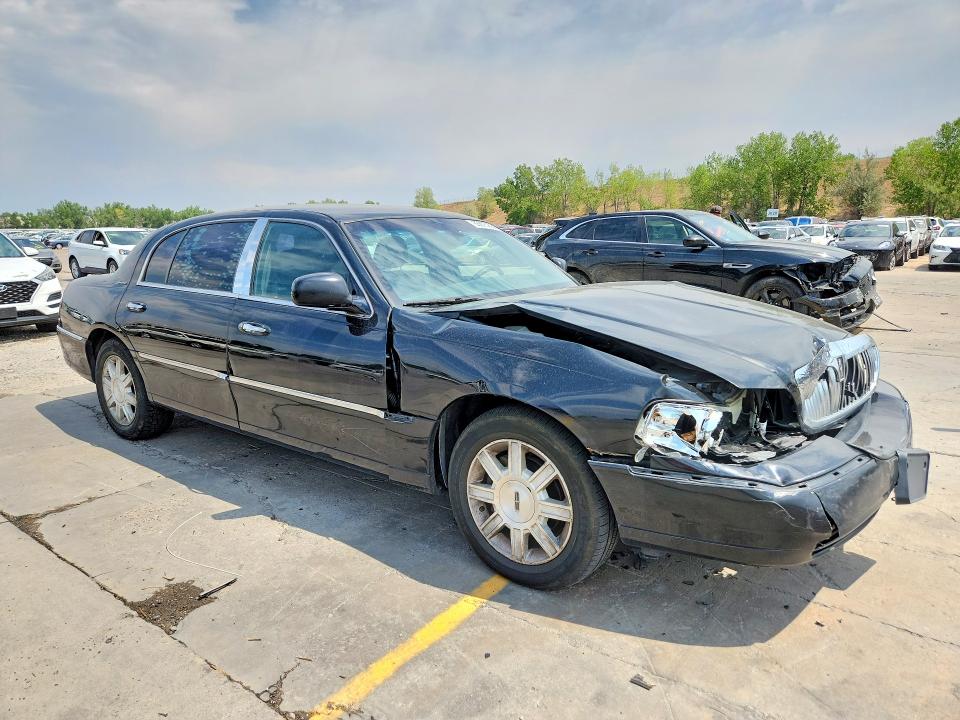 Photo 4 from auction – 2010 LINCOLN TOWN CAR with VIN 2LNBL8EV3AX752793