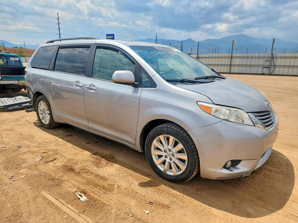 Photo 4 from auction – 2015 TOYOTA SIENNA with VIN 5TDDK3DC9FS124341