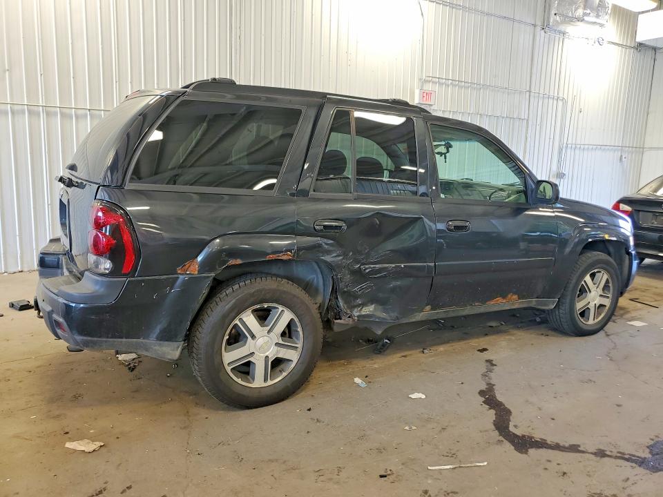 Photo 3 from auction – 2005 CHEVROLET TRAILBLAZER with VIN 1GNDT13S252377427
