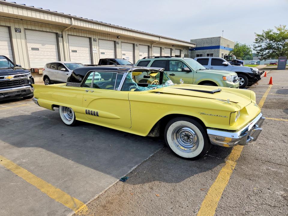 Фото 4 с аукциона – 1958 FORD THUNDERBIRD с VIN H8YH128878