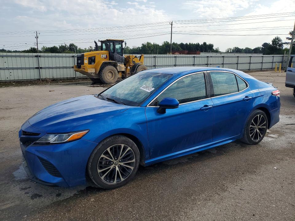 TOYOTA CAMRY 2020 with VIN 4T1G11AK3LU390165 - Photo from auction