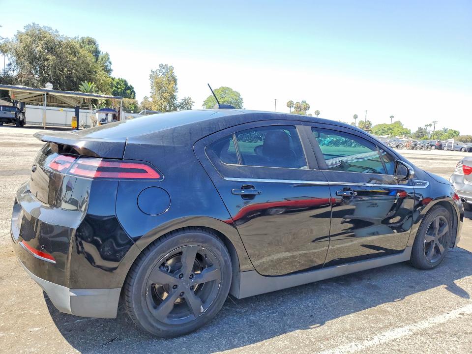 Photo 3 from auction – 2015 CHEVROLET VOLT with VIN 1G1RC6E42FU118526
