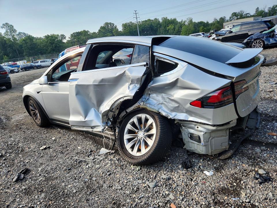 Photo 2 from auction – 2018 TESLA MODEL X with VIN 5YJXCAE22JF101260