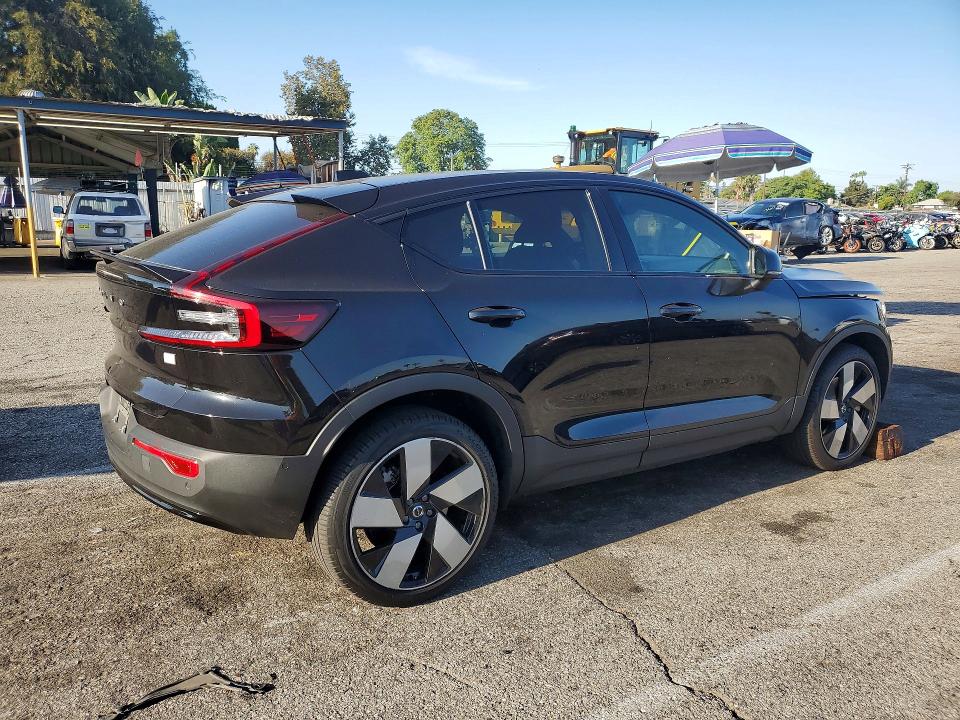 Фото 3 с аукциона – 2023 VOLVO C40 с VIN YV4ED3GM0P2044953