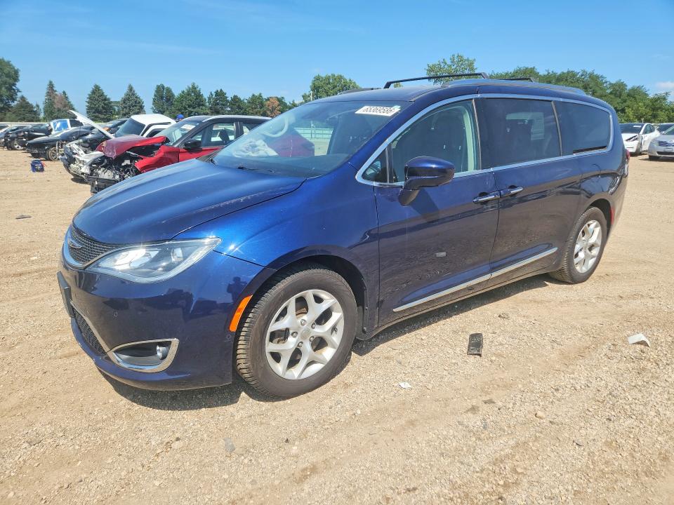 CHRYSLER PACIFICA 2017 with VIN 2C4RC1EG8HR635088 - Photo from auction