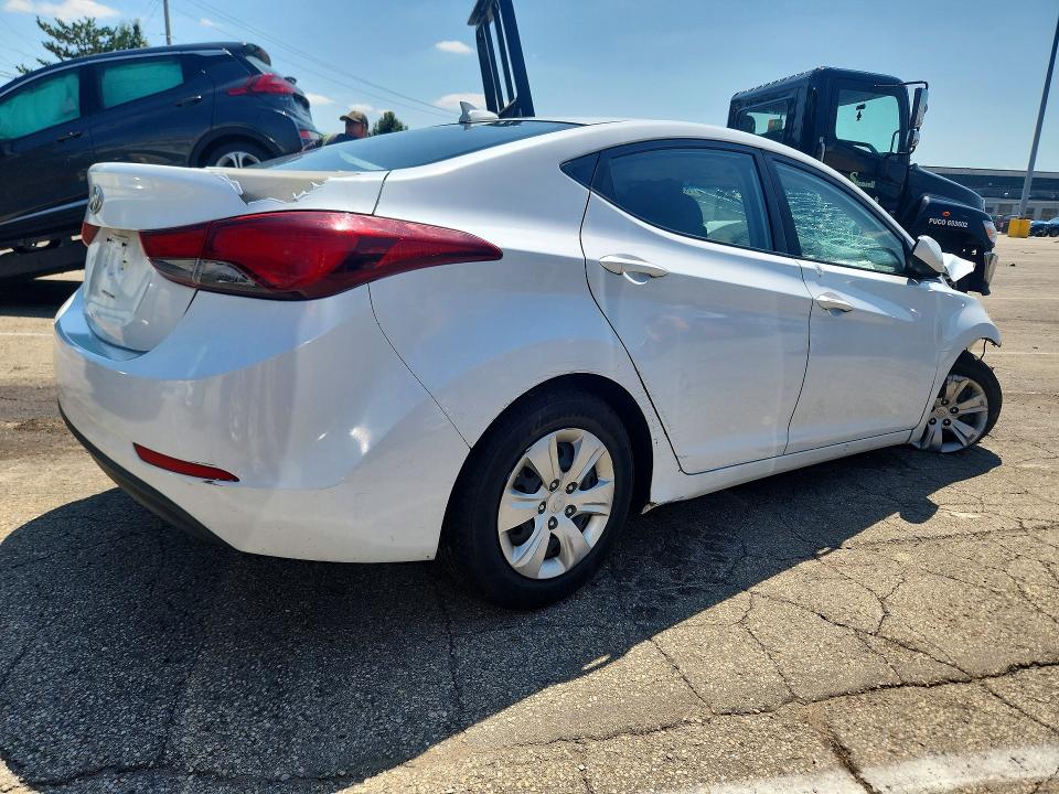Photo 3 from auction – 2016 HYUNDAI ELANTRA with VIN 5NPDH4AE1GH704409