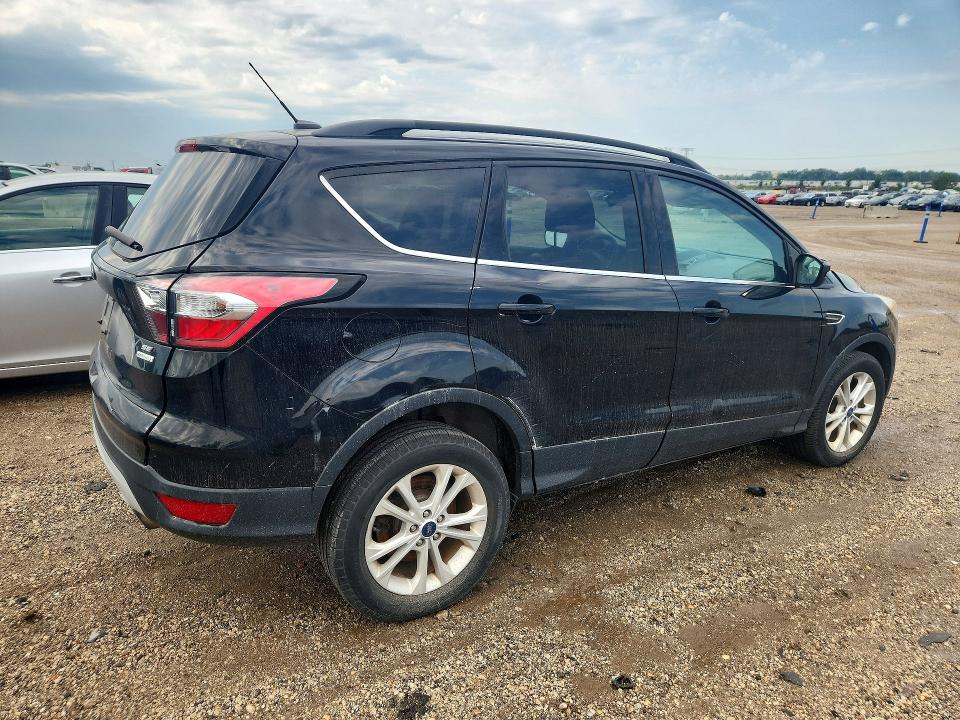 Photo 3 from auction – 2017 FORD ESCAPE with VIN 1FMCU0GD2HUC22596