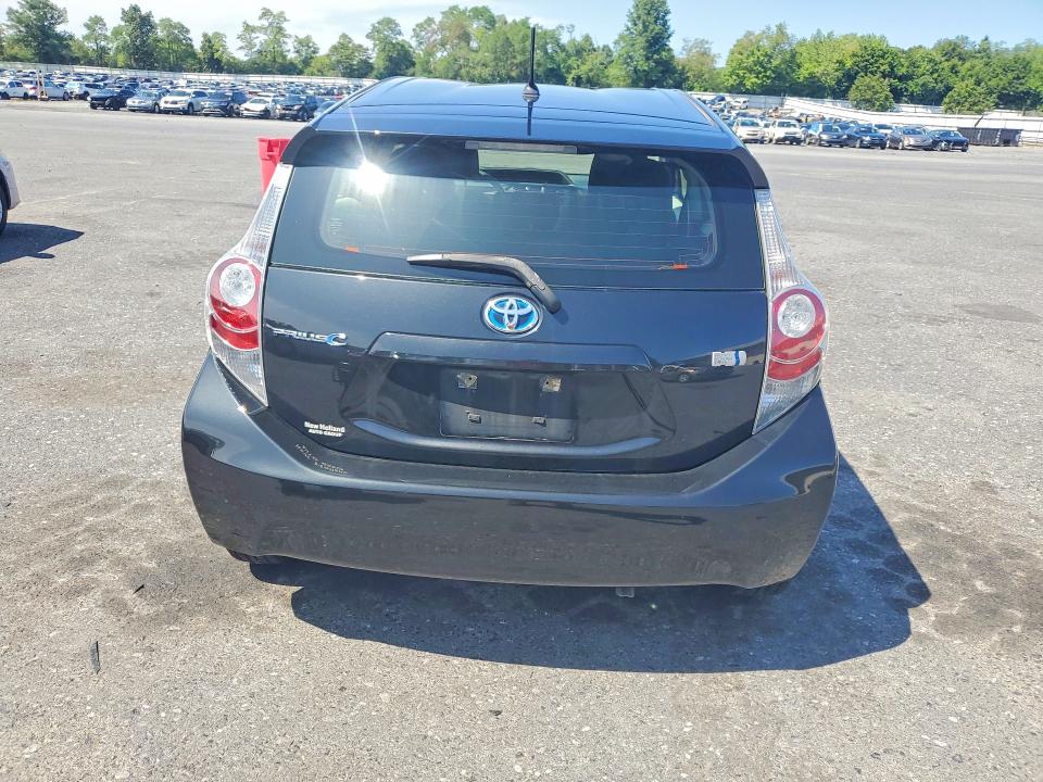 Photo 6 from auction – 2014 TOYOTA PRIUS C with VIN JTDKDTB36E1565991