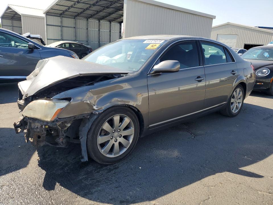 TOYOTA AVALON 2005 with VIN 4T1BK36B05U017163 - Photo from auction