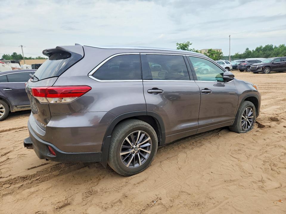 Photo 3 from auction – 2018 TOYOTA HIGHLANDER with VIN 5TDJZRFH1JS532139