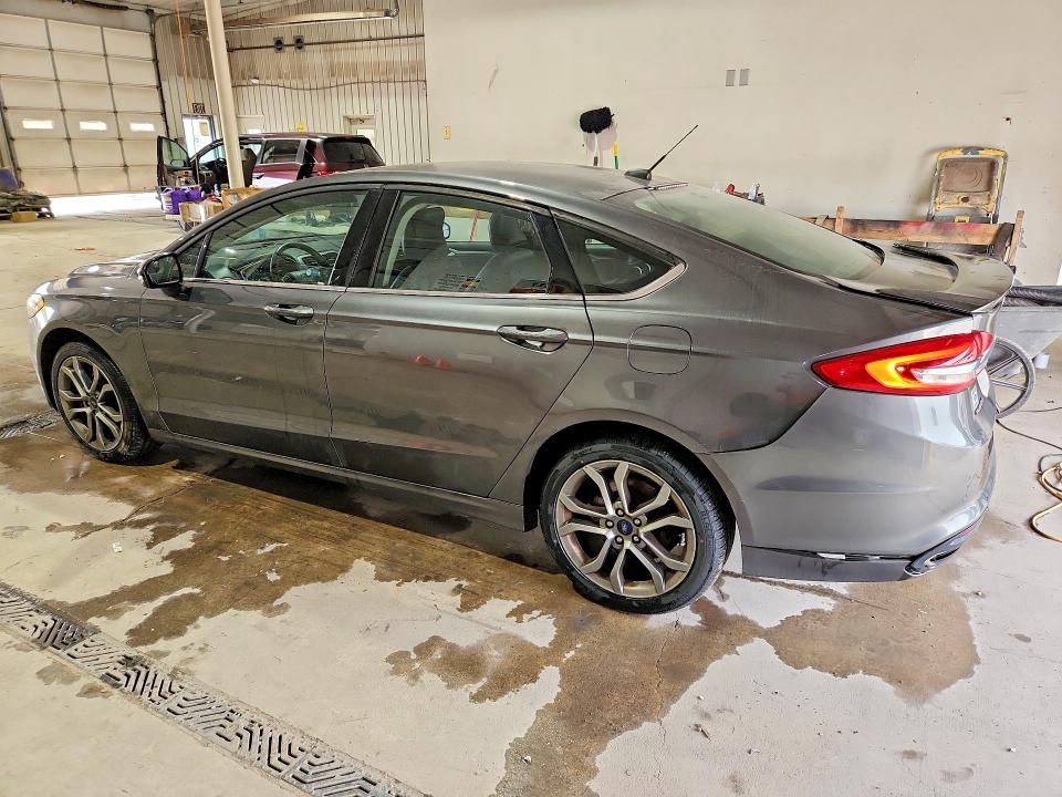 Photo 2 from auction – 2017 FORD FUSION with VIN 3FA6P0T90HR401324