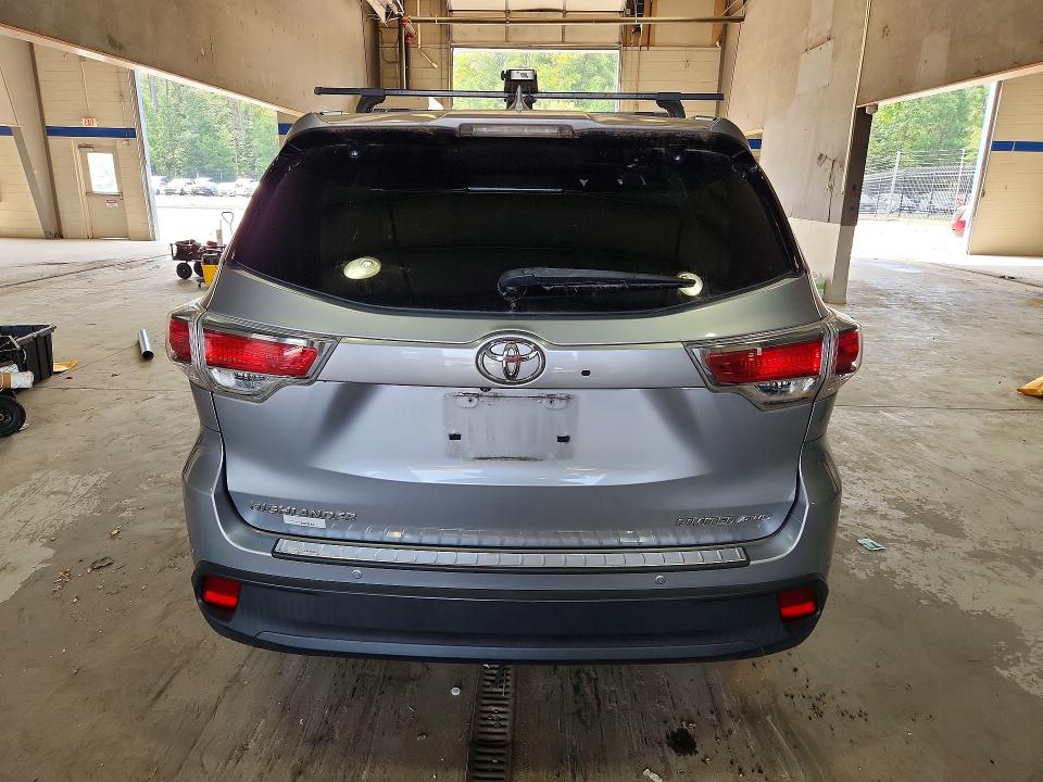 Photo 6 from auction – 2014 TOYOTA HIGHLANDER with VIN 5TDDKRFHXES068923
