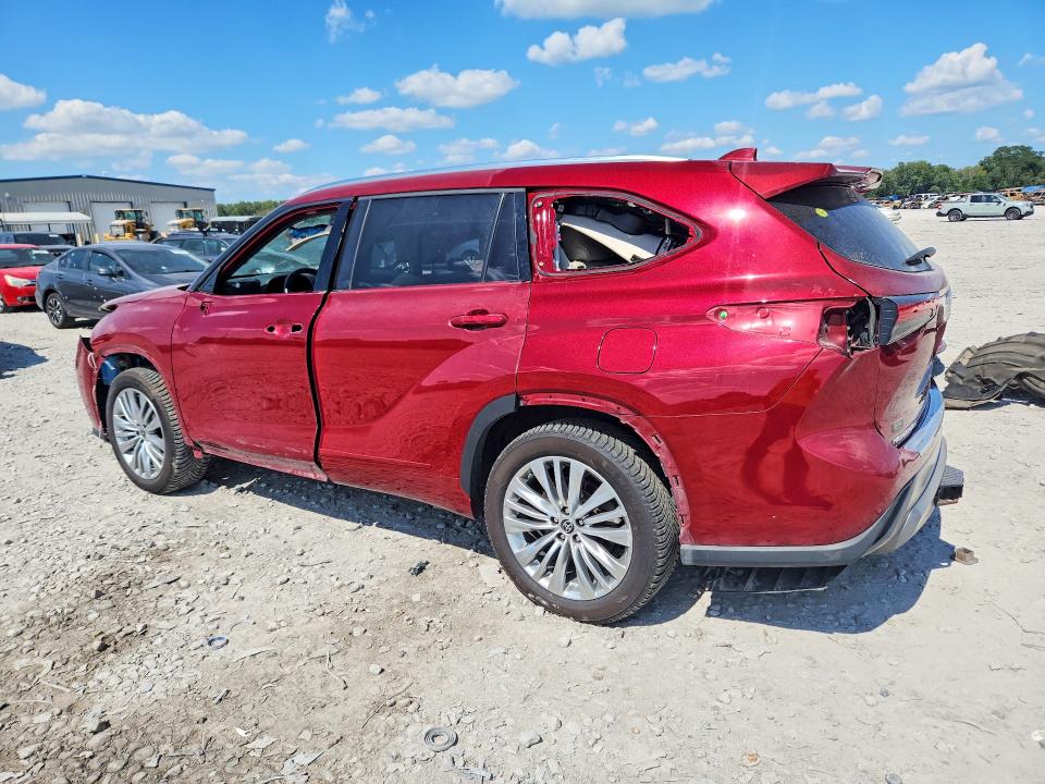 Снимка 2 от търг – 2023 TOYOTA HIGHLANDER HYBRID с VIN 5TDEBRCH9PS127536