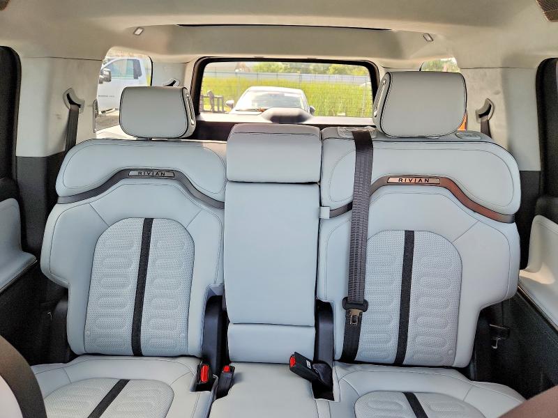 Photo 10 from auction – 2023 RIVIAN R1S with VIN 7PDSGABA2PN026301