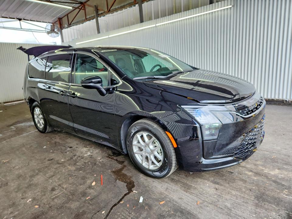 Фото 4 с аукциона – 2027 CHRYSLER PACIFICA с VIN 2C4RC1BG5VR569972
