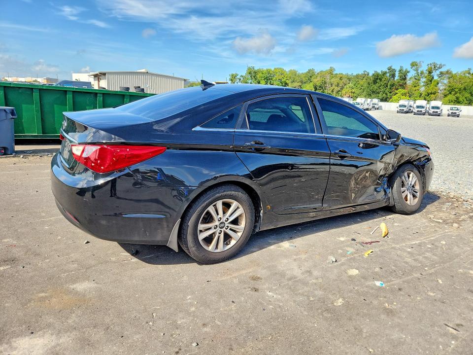 Photo 3 from auction – 2012 HYUNDAI SONATA with VIN 5NPEB4AC0CH369903