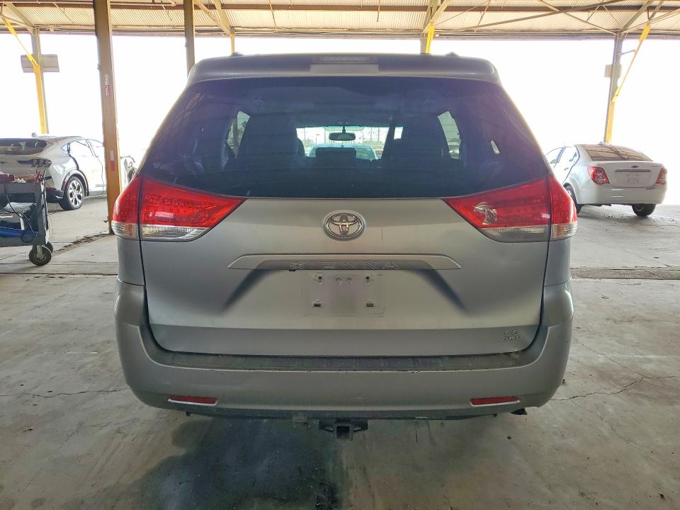 Photo 6 from auction – 2011 TOYOTA SIENNA with VIN 5TDJK3DC2BS019394