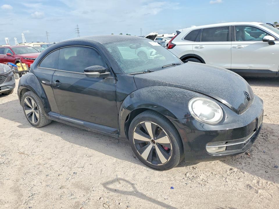 Zdjęcie 4 z aukcji – 2012 VOLKSWAGEN BEETLE z VIN 3VWVA7AT0CM621306