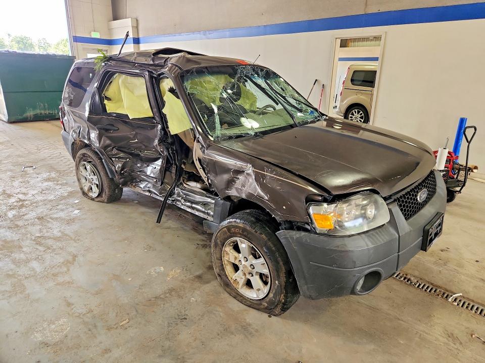 Photo 4 from auction – 2006 FORD ESCAPE with VIN 1FMCU93166KB98425